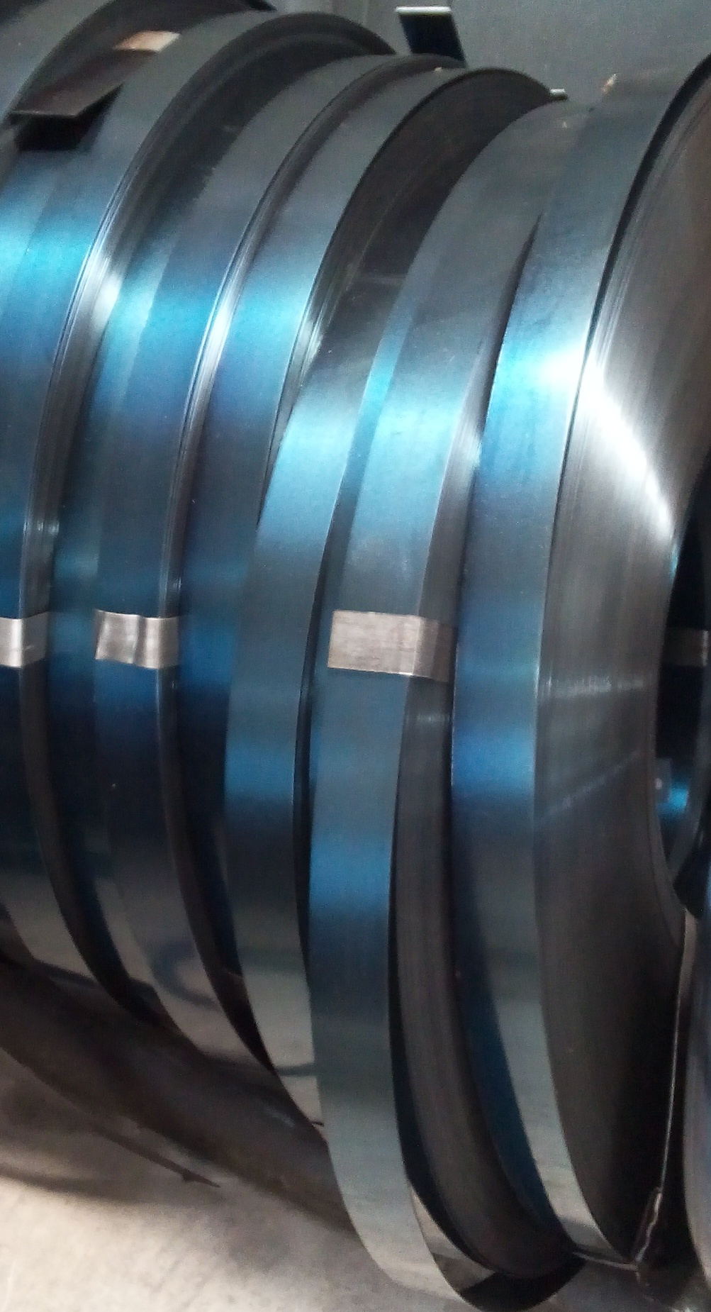 Rolling shutter spring steel strip